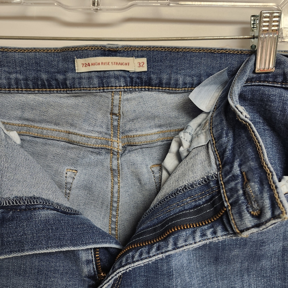 Levi's High Rise Blue Straight Jeans